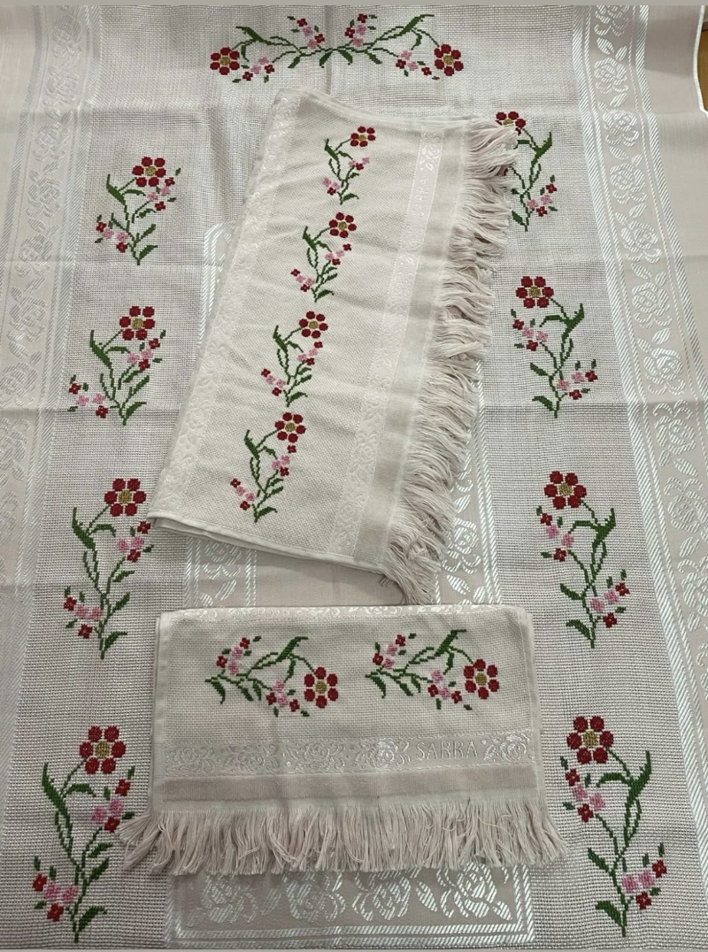 Kırmızı Çiçekli Etamin Seccade 4 l