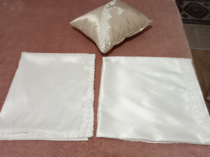 Sofra örtüsü ve yastık 