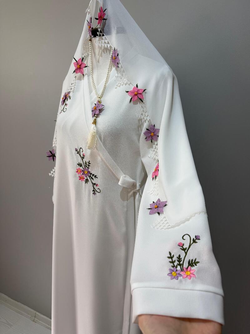 Nakışlı namaz elbisesi