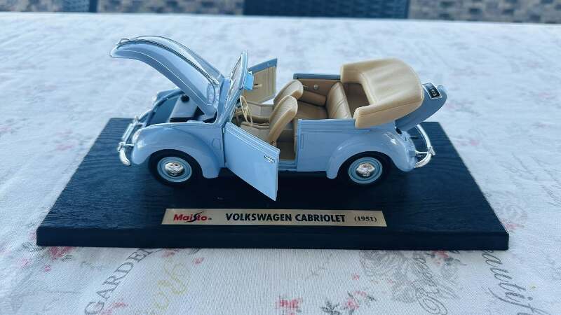 1:18 Maisto Volkswagen Cabriolet