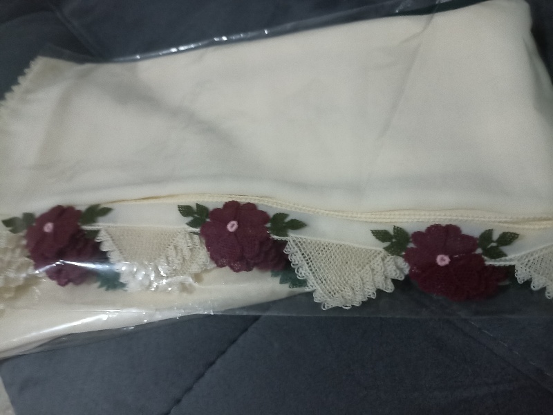 Çiçekli başörtüsü 