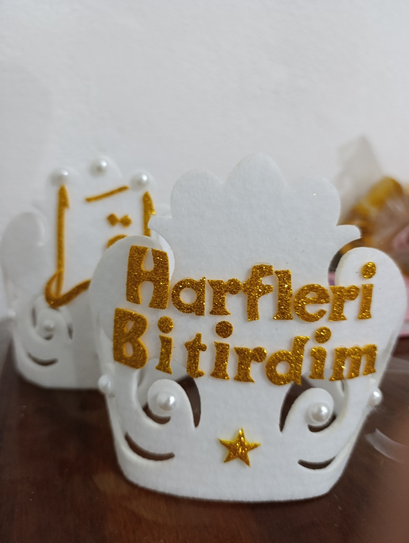 Harfleri bitirdim tacı/ keçe taç 