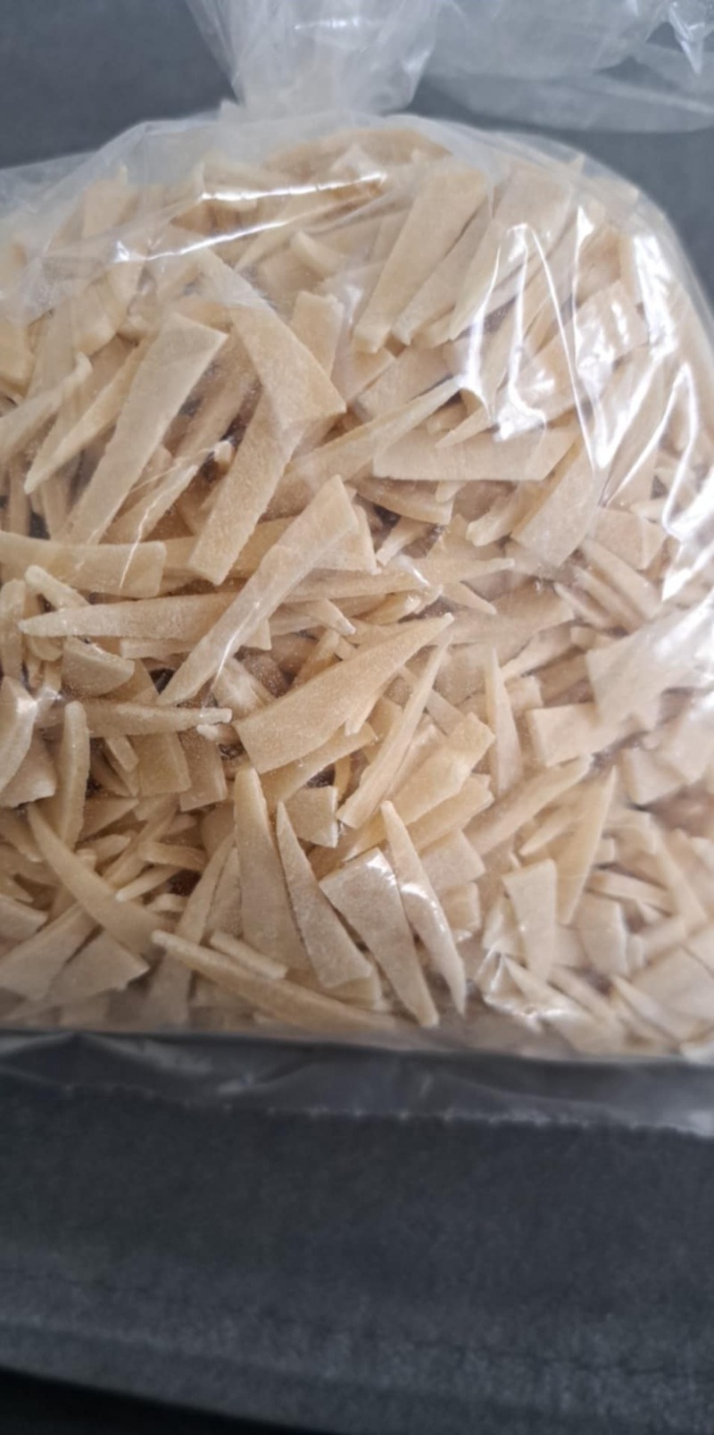 El emeği erişte kesme mantı