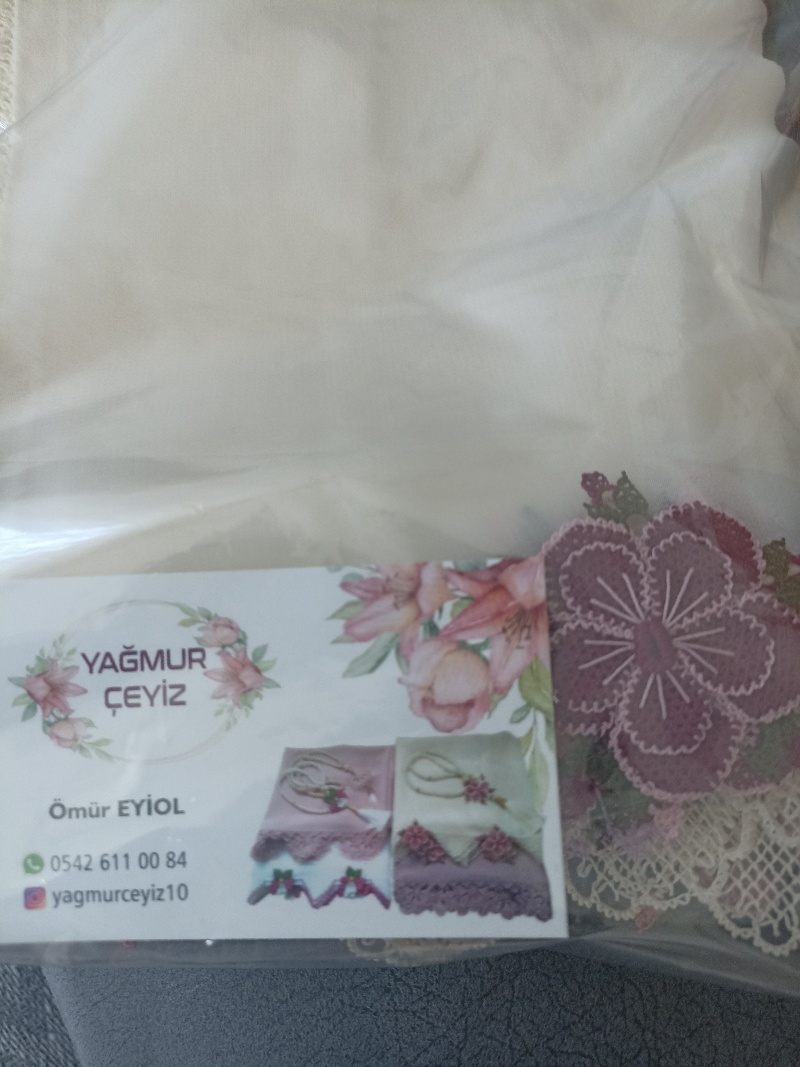 Çiçekli başörtüsü 