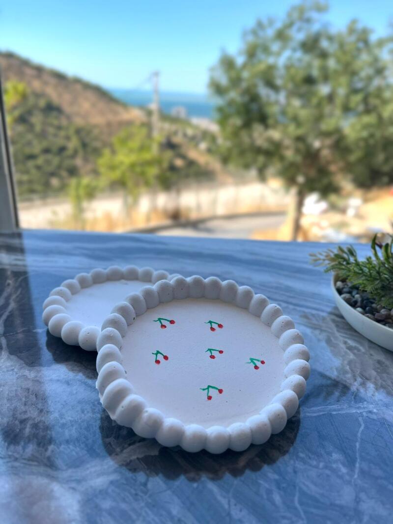 El yapımı kirazlı tabak 