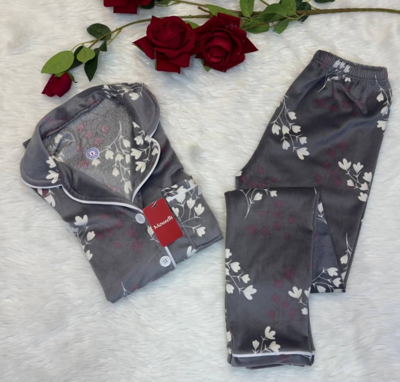 Gri çiçekli pijama takımı